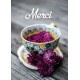MINI CARTE : Fleurs violettes dans une tasse en porcelaine
