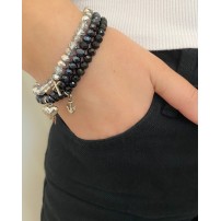 Bracelet perles de verre et pendentifs métal