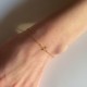 Joli bracelet en acier inoxydable et mini croix