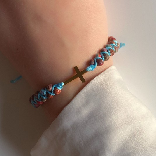 Bracelet perles artificielles avec croix en métal bleu