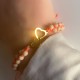 Bracelet perles artificielles et cœurs entrelacés en métal