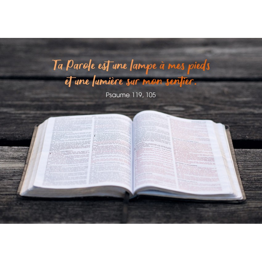 CARTE avec verset Bible ouverte sur une table