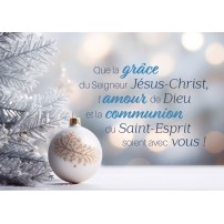 Carte Fin D'année Boule de Noël et branches de sapin enneigées