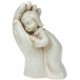 Figurine Fille dans une main