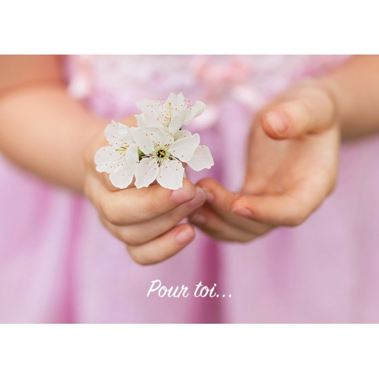 Carte Avec Message Fleurs ds mains d'une fillette