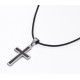 Pendentif croix argent et fibre de carbone, cordon cuir 50cm et pochette organza