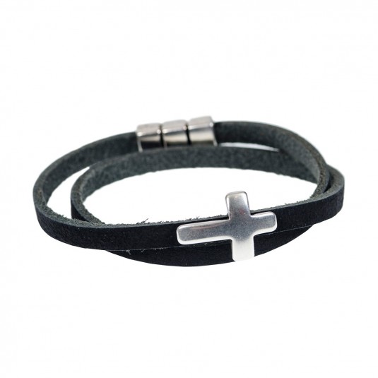 Bracelet cuir noir, croix métal de couleur argentée.