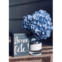 Carte avec un bouquet de fleurs bleues