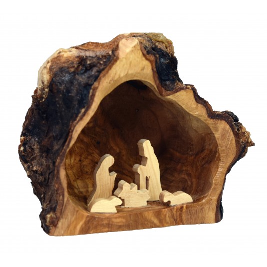 Crèche en bois dans une grotte d'olivier